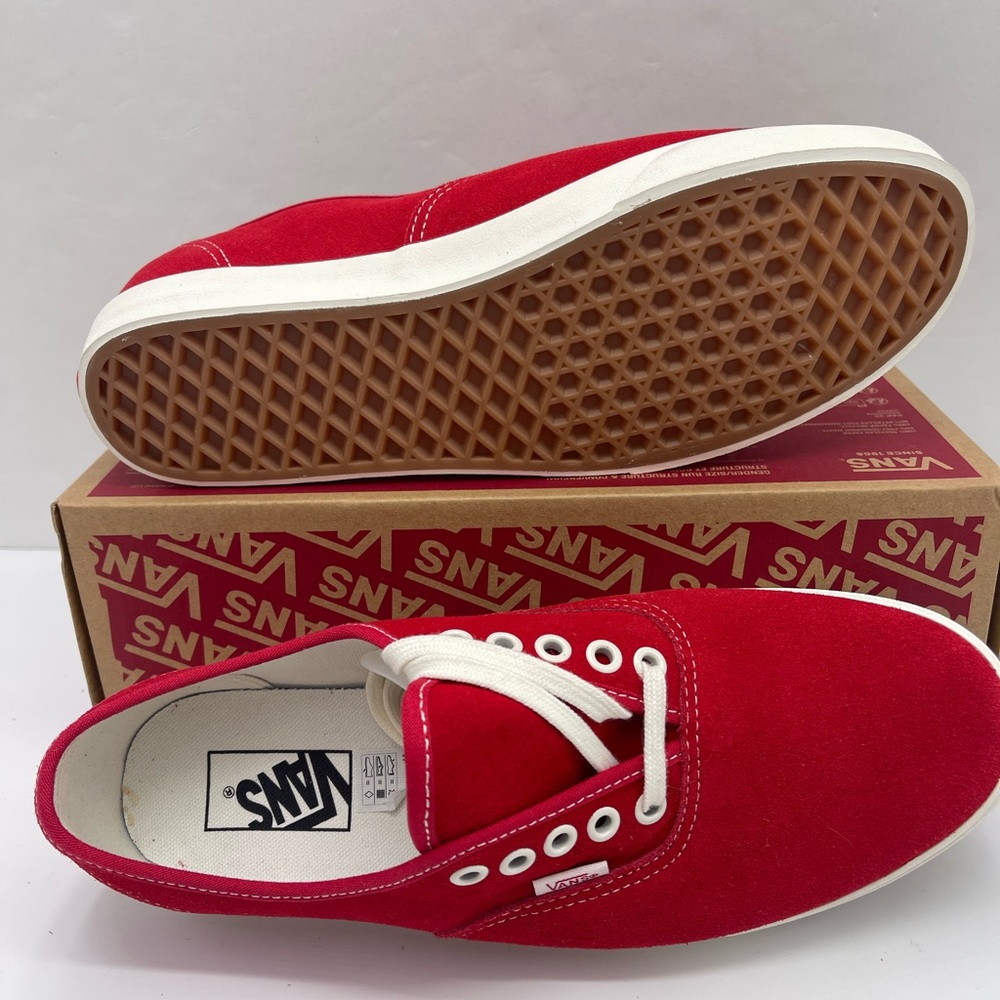 Vans WMNS Authentic Lowpro
Racing Red
VN000D04IZQ Red Low-Top Sneakers - Picture 5 of 16
